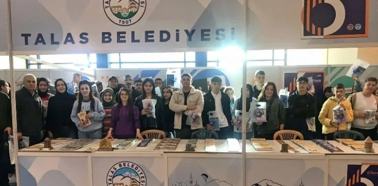 SÜLEYMANLILI GENÇLER, KİTAP FUARINI GEZDİ