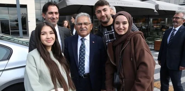 BAŞKAN BÜYÜKKILIÇ, GENÇ İLETİŞİMCİLER İLE BİR ARAYA GELDİ