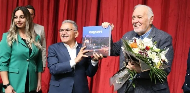 BAŞKAN BÜYÜKKILIÇ, BÜYÜK İLGİ GÖREN YAZAR İLBER ORTAYLI’NIN SÖYLEŞİSİNE KATILDI