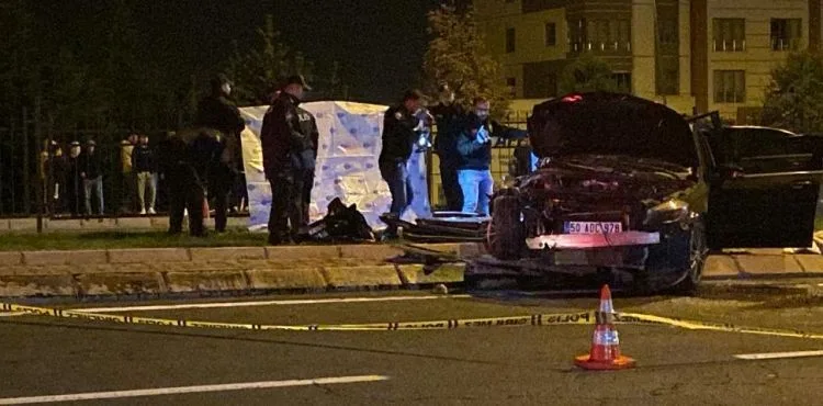 TIR ile otomobil çarpıştı 1 ölü 2 yaralı