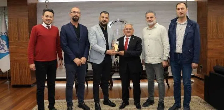 BAŞKAN BÜYÜKKILIÇ’A KAYMOS’TAN “TEŞEKKÜR” PLAKETİ