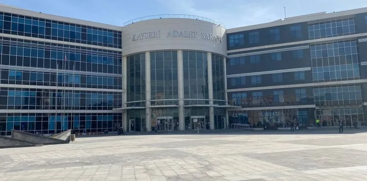 Karısını rahatsız eden şahsı gasptan yargılanan koca suçlamayı reddetti