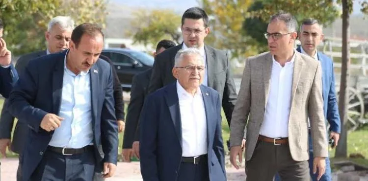 BAŞKAN BÜYÜKKILIÇ’A, İNCESU’DA TÜRK BAYRAKLI “HİZMET” TEŞEKKÜRÜ