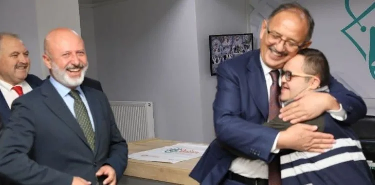 BAŞKAN ÇOLAKBAYRAKDAR, "TÜRKİYE’YE ÖRNEK OLAN PROJELERLE YÜREKLERE DOKUNUYORUZ"