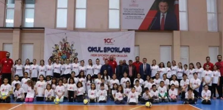 Türkiye Voleybol Federasyonu tarafından açılan Fabrika Voleybol Kayseri’de faaliyete başladı