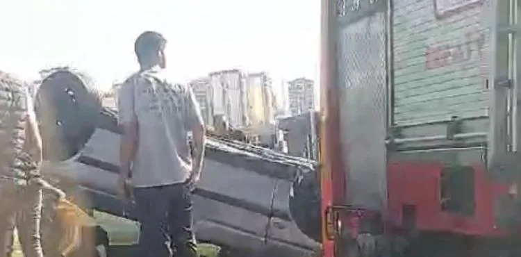 Tramvay hattına giren araç takla attı: 4 yaralı