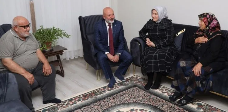 BAŞKAN ÇOLAKBAYRAKDAR, ‘BAŞKANIM BENİ KURTAR’ DİYEN HİLMİ AMCA’NIN HAYIR DUASINI ALDI