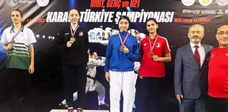 Kayserili karateciler madalyayla döndü