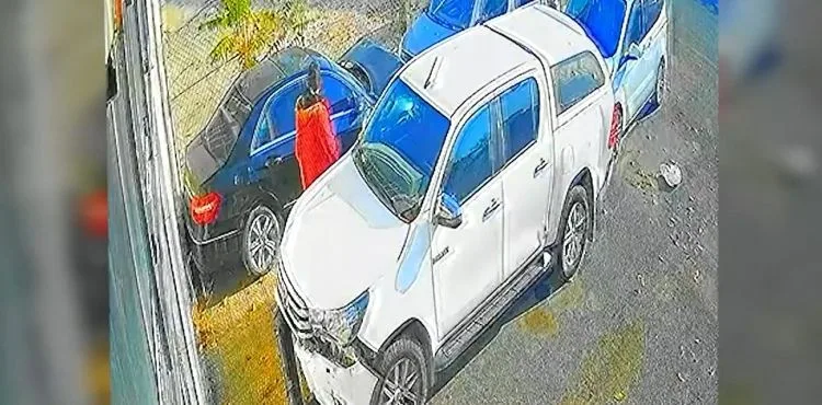 Oto hırsızı 300 bin lira değerinde çalıntı malzemeyle yakalandı