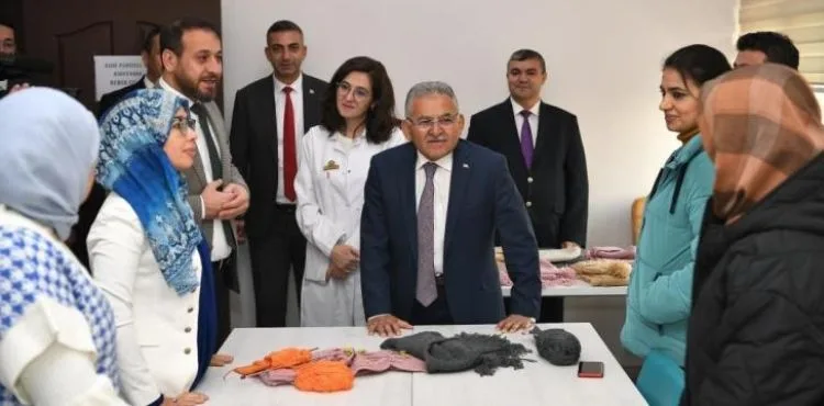 BÜYÜKŞEHİR’İN ‘ÇOCUKLARIMIZA İYİLİK ÖRÜN’ PROJESİ, YÜREKLERİ ISITMAYA DEVAM EDİYOR