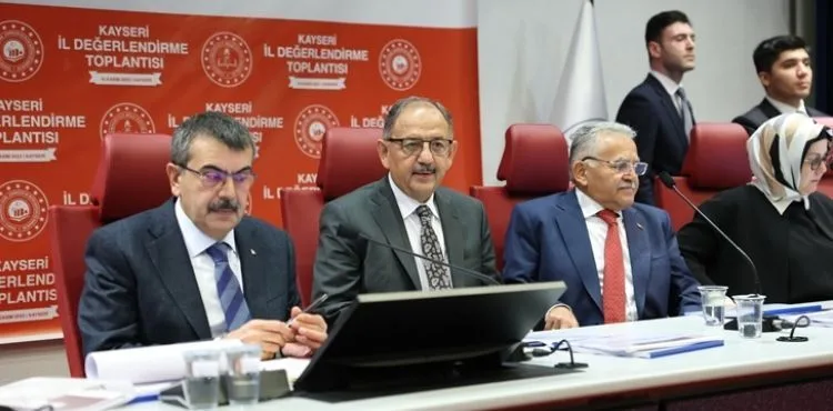 BÜYÜKŞEHİR BELEDİYESİ EV SAHİPLİĞİNDE BAKAN ÖZHASEKİ VE BAKAN TEKİN’İN KATILDIĞI İL DEĞERLENDİRME TOPLANTISI YAPILDI