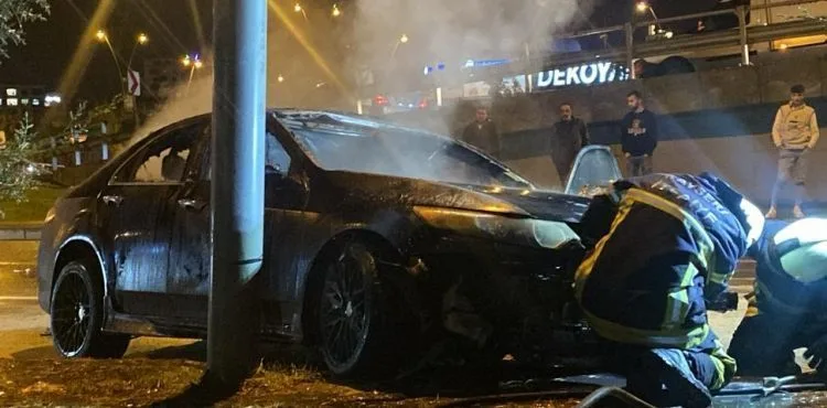 Kaza yapan araç küle döndü sürücüsü kayıplara karıştı