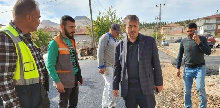 Başkan Taşyapan,” Kırsal da dahil merkez mahallelerimizde sıcak asfalt çalışmaları sürüyor”