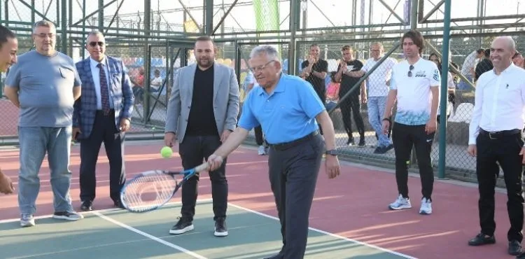 BÜYÜKŞEHİR’İN TENİS KORTLARINDAN 60 BİNİ AŞKIN VATANDAŞ FAYDALANDI