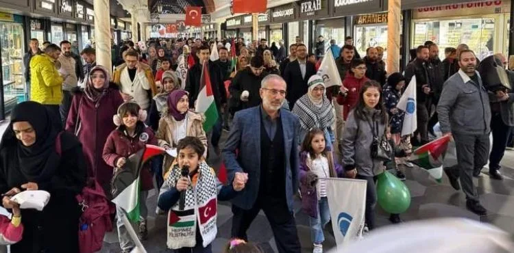 AGD’Lİ ÖĞRENCİLER FİLİSTİN İÇİN MEYDANDA