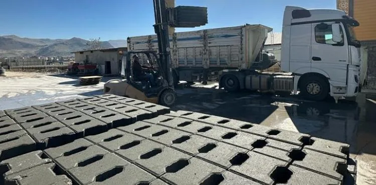 BÜYÜKŞEHİR, 25 MİLYON TL’LİK 250 BİN METREKARE KİLİT BETON PARKE TAŞI ÜRETTİ