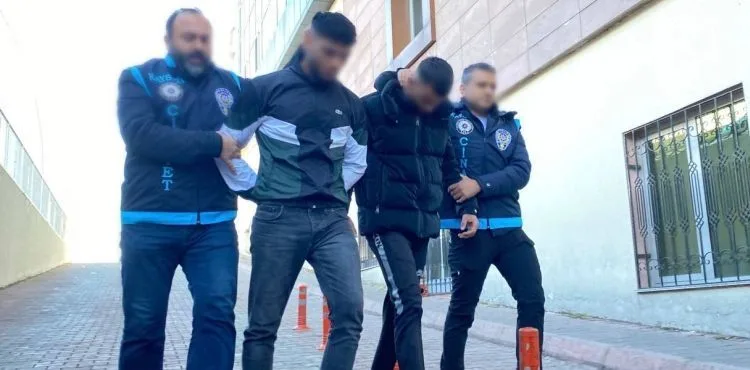 Yabancı uyruklu iki kardeşin öldüğü silahlı kavganın 4 şüphelilerinden 3’ü tutuklandı