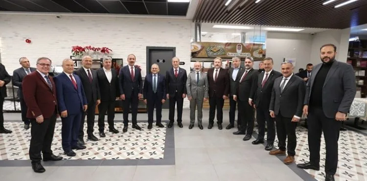 AKAR VE BÜYÜKKILIÇ’TAN İLÇE BELEDİYE BAŞKANLARI İLE İSTİŞARE TOPLANTISI