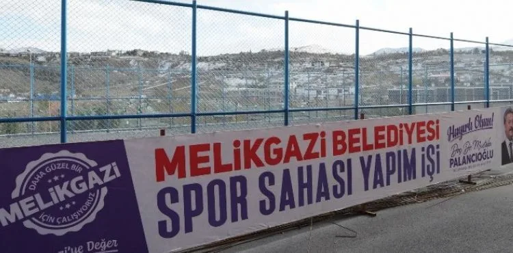 GENÇ DOSTU BELEDİYEDEN İLÇEYE 18 ADET FUTBOL SAHASI