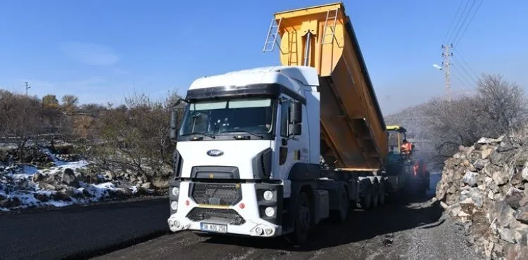 BÜYÜKŞEHİR’DEN HACILAR’DA 4 CADDEYİ SICAK ASFALTLA BULUŞTURAN 10 MİLYON TL’LİK ÇALIŞMA