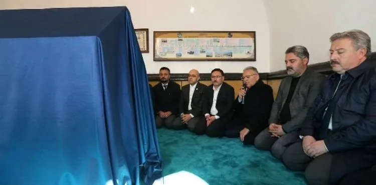 VALİ ÇİÇEK VE BAŞKAN BÜYÜKKILIÇ, MELİK MEHMET GAZİ’Yİ KABRİ BAŞINDA DUALARLA ANDI