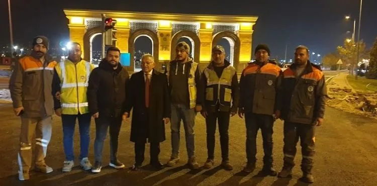 BAŞKAN BÜYÜKKILIÇ’TAN, DÜZENLEME ÇALIŞMASI TAMAMLANAN KAVŞAKTA GECE MESAİSİ