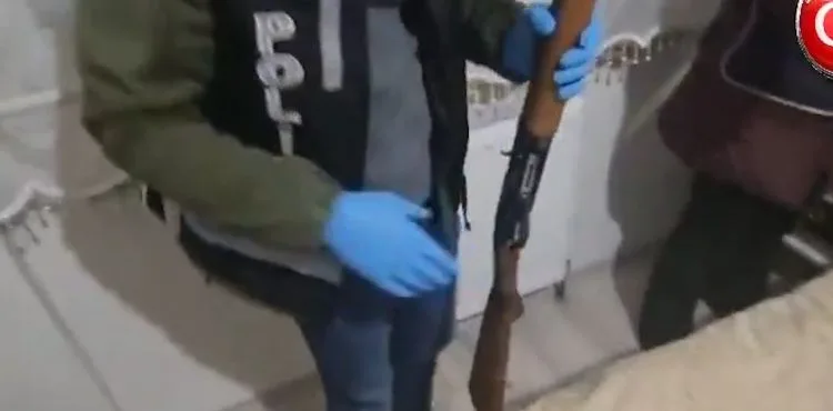 Kaçakçılık operasyonunda 11 ruhsatsız av tüfeği ele geçirildi