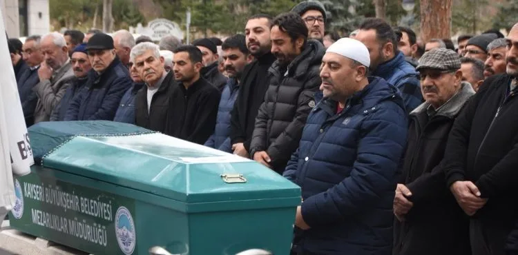 Kayserili futbolcu İbrahim Öztürk annesini kaybetti