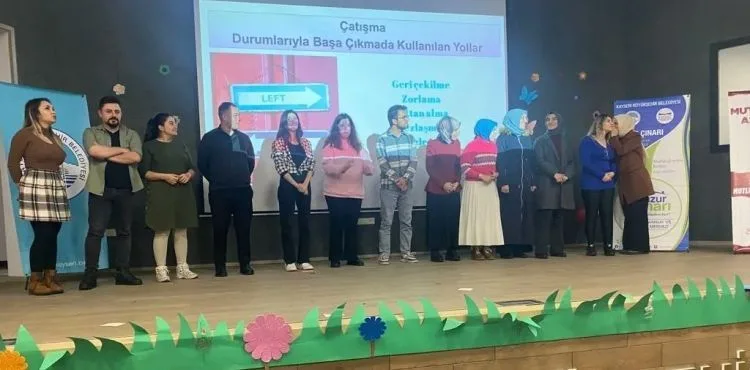 BÜYÜKŞEHİR’İN 8’İNCİ MUTLU EVLİLİK EĞİTİMLERİNE İLGİ YOĞUN OLDU