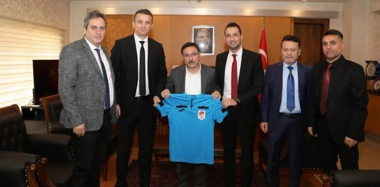 Futbol hakemlerinden Vali Gökmen Çiçek’e ziyaret