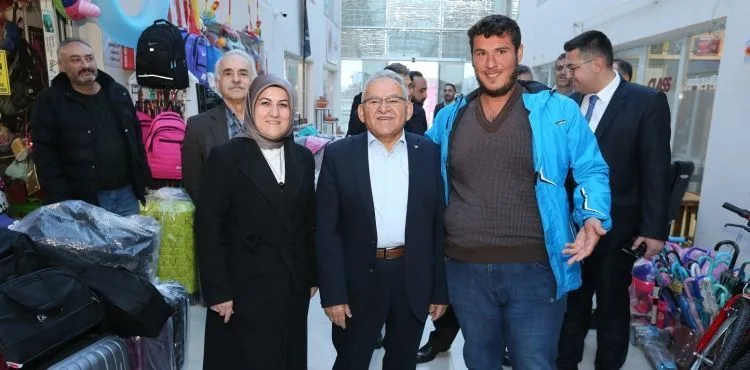 ÇARŞI İLDEM’DE COŞKUYLA KARŞILANAN BAŞKAN BÜYÜKKILIÇ: “ESNAFIMIZIN YÜZÜ GÜLÜYOR”