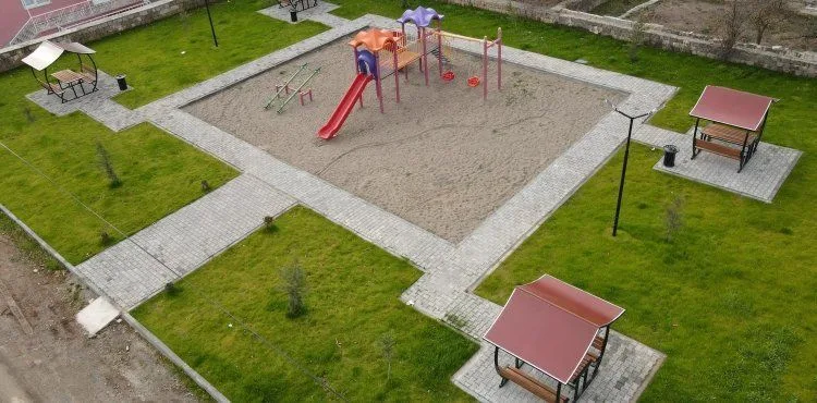 Cumhuriyet Mahallesinde uzun süredir talep edilen park yapım çalışmaları tamamlandı