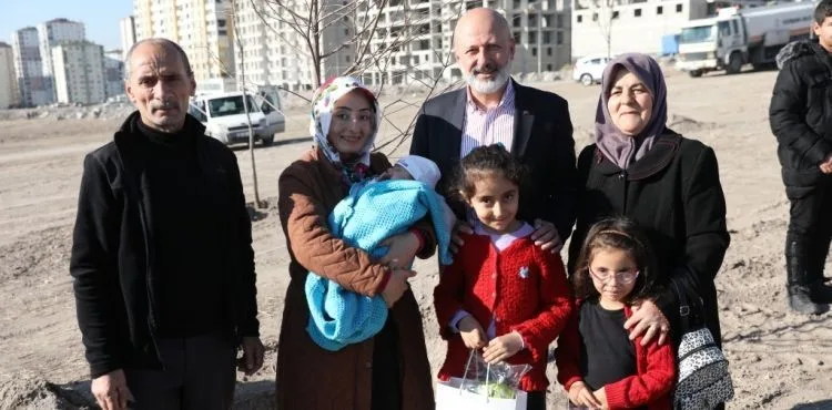 BAŞKAN ÇOLAKBAYRAKDAR, “PROJEMİZLE TÜRKİYE YÜZYILI’NDA DOĞAN BEBEKLERİMİZİ TAÇLANDIRDIK”