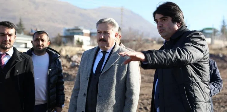 MELİKGAZİ BELEDİYESİ, ERENKÖY MAHALLESİ’NE YENİ NİTELİKLİ BİR YOL KAZANDIRIYOR