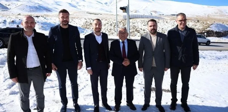 BÜYÜKKILIÇ: “ERCİYES DÖRT MEVSİM HEM ÜLKEMİZİN HEM DE DÜNYANIN GÖZDESİ”