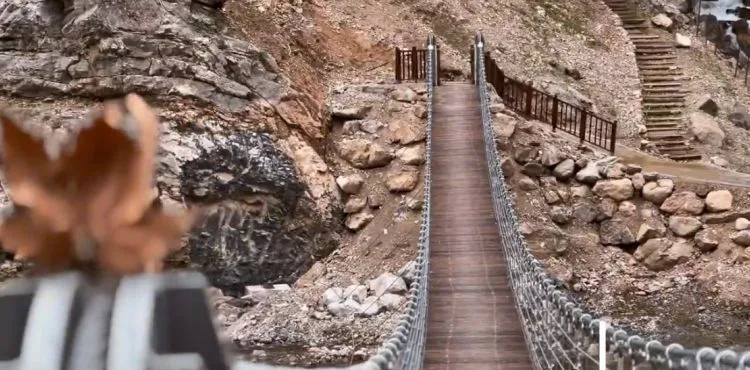 Zamanta Irmağı üstündeki asma köprü yenilendi