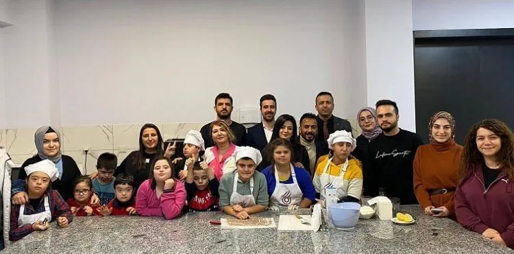 BÜYÜKŞEHİR’İN ENGELSİZ YAŞAM MERKEZİ’NDE “MUTFAK VE EBRU” ETKİNLİĞİ