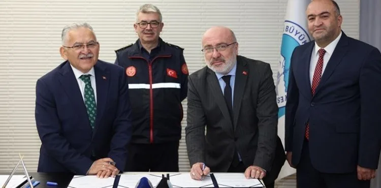 BÜYÜKŞEHİR İTFAİYESİ İLE KAYSERİ ÜNİVERSİTESİ ARASINDA İŞ BİRLİĞİ PROTOKOLÜ