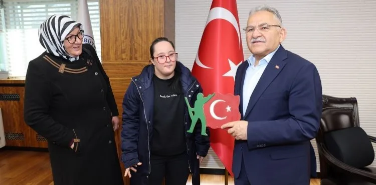 BAŞKAN BÜYÜKKILIÇ’A ZİYARETÇİ YOĞUNLUĞU