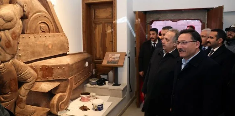 VALİ ÇİÇEK, ÇANAKKALE’DEN CUMHURİYETE 100. YIL SERGİSİ’NDE