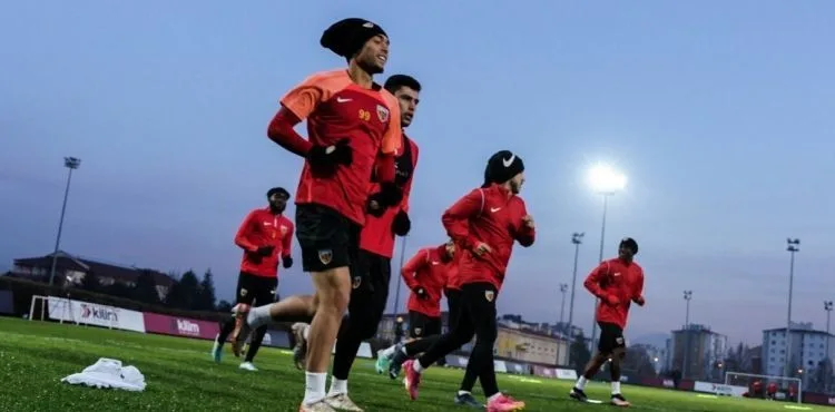 Kayserispor günü çift idmanla tamamladı