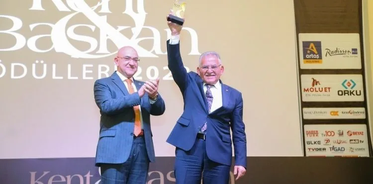 BAŞKAN BÜYÜKKILIÇ İLE BÜYÜKŞEHİR’E 2023’TE ÖDÜL YAĞMURU