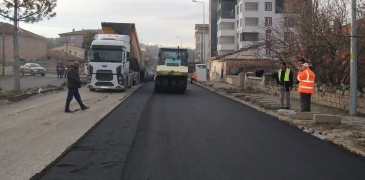 Sümer Mahallesinde asfalt çalışmaları başladı.