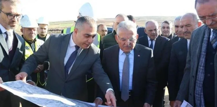 BAŞKAN BÜYÜKKILIÇ’TAN 16 İLÇEYE 4,5 YILI AŞKIN SÜREDE 456 KEZ “HİZMET” DOLU ZİYARET