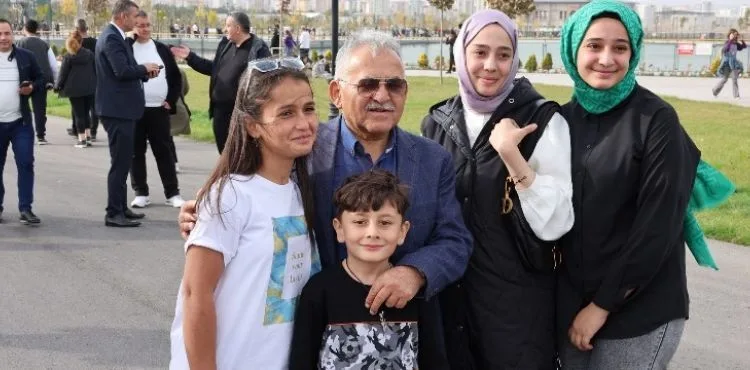 VATANDAŞLARDAN ‘MİLLET BAHÇESİ’ YORUMU: “KAYSERİ’YE DEĞER KATTI”