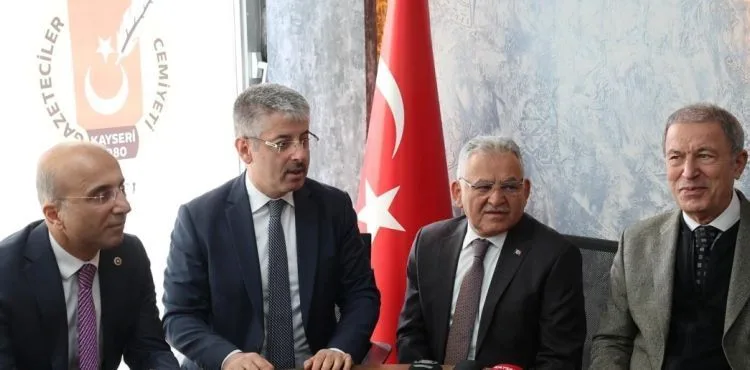 AKAR VE BÜYÜKKILIÇ’TAN GAZETECİLERE “10 OCAK” ZİYARETİ
