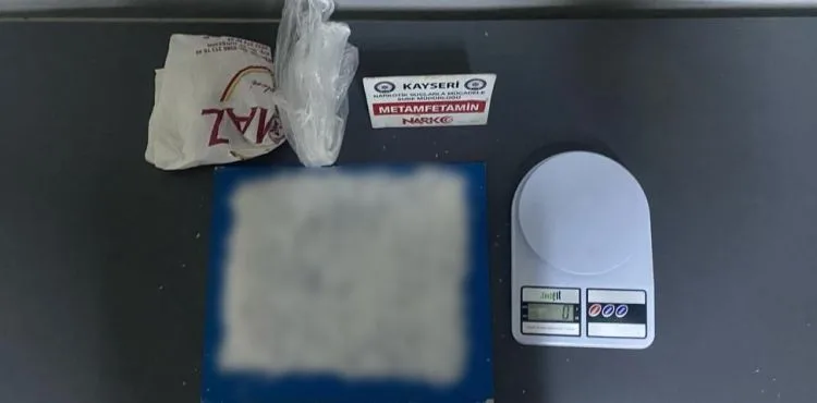 2 kişinin yakalandığı operasyonda 272 gram uyuşturucu ele geçirildi