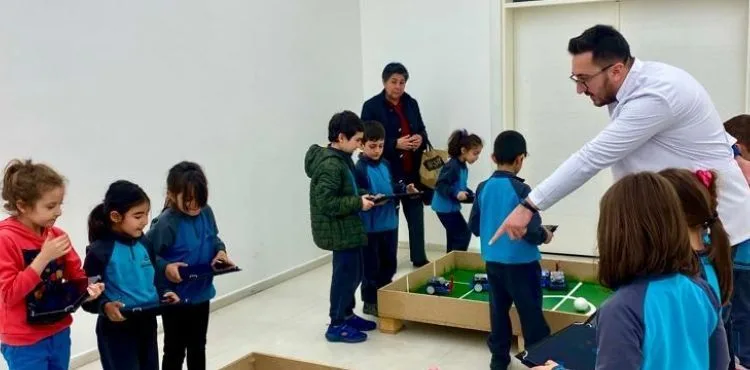 BÜYÜKŞEHİR’İN BİLİM MERKEZİ’NDE MİNİKLERE ROBOMAÇ ALGORİTMA ETKİNLİĞİ