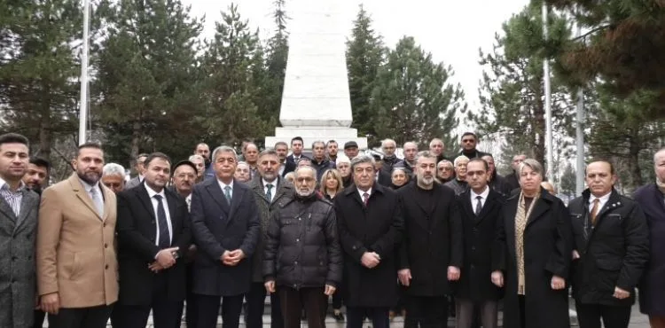 İYİ Parti’den Kartal Şehitliğine ziyaret
