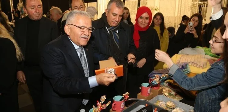 BAŞKAN BÜYÜKKILIÇ, KALLEŞ TERÖR SALDIRISINDA YARALANAN KAYSERİLİ İKİ GAZİ ASKER İLE TELEFONDA GÖRÜŞTÜ